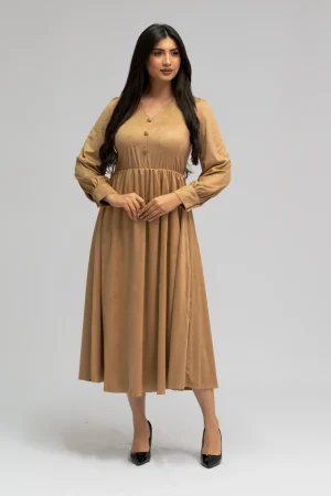 Robe midi beige à boutons manches longues